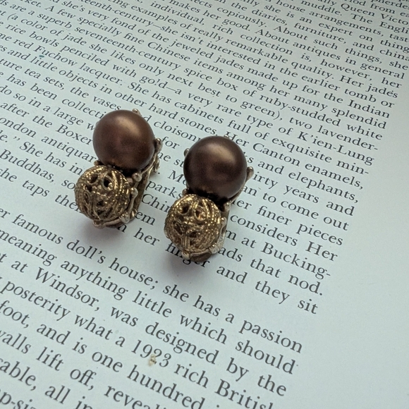 Elegant Gold and Brown Clip-On Earrings - Picture 2 of 7